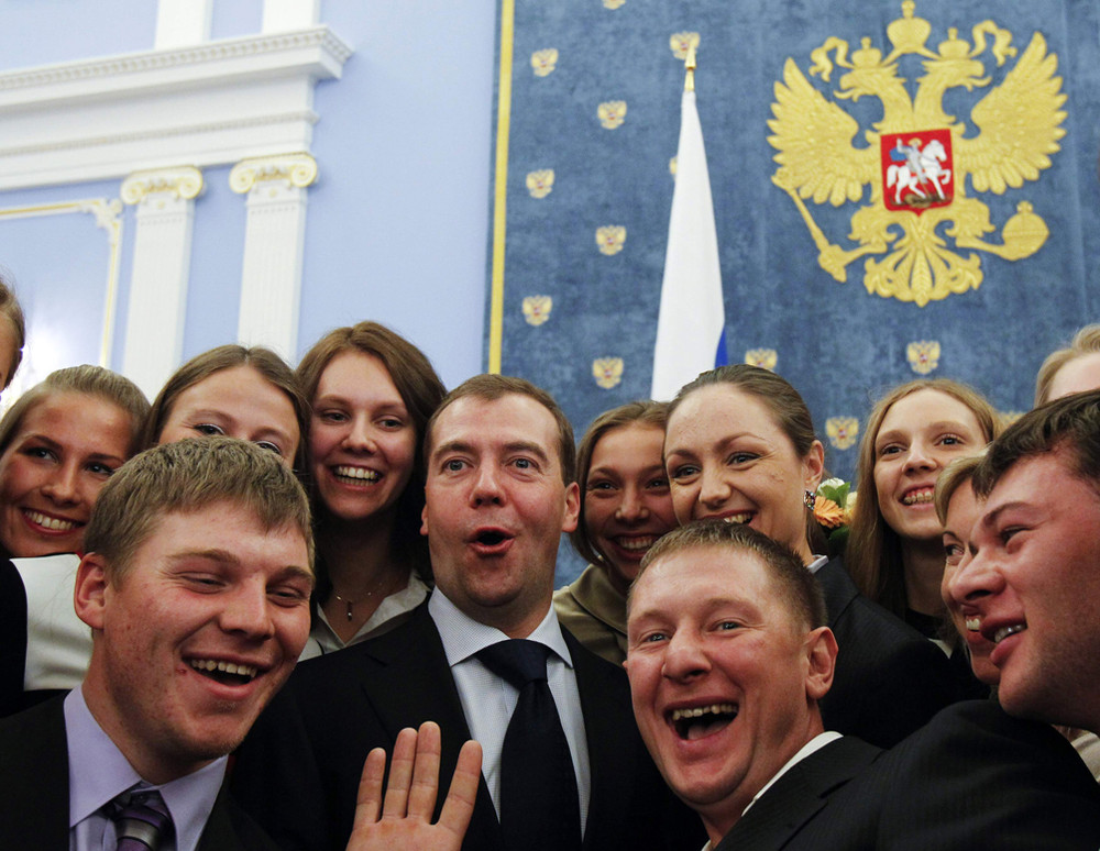 Сильная власть россия. Правительство смеется. Политики смеются. Рожи чиновников. Чиновники смеются.